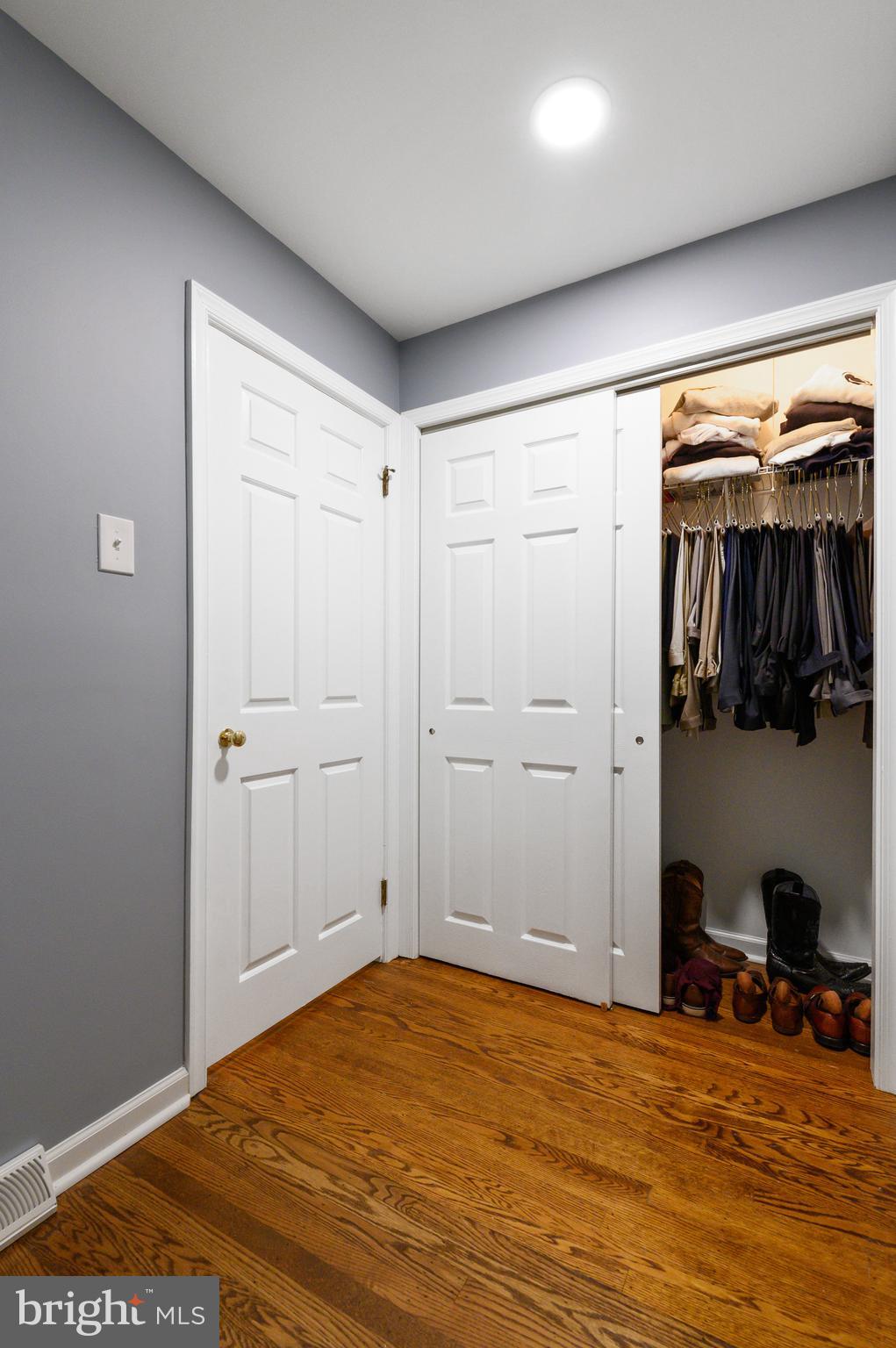 509 Oak Grove Lane Wayne, PA 19087 - Photo 27 of 40 2nd Master Closet
