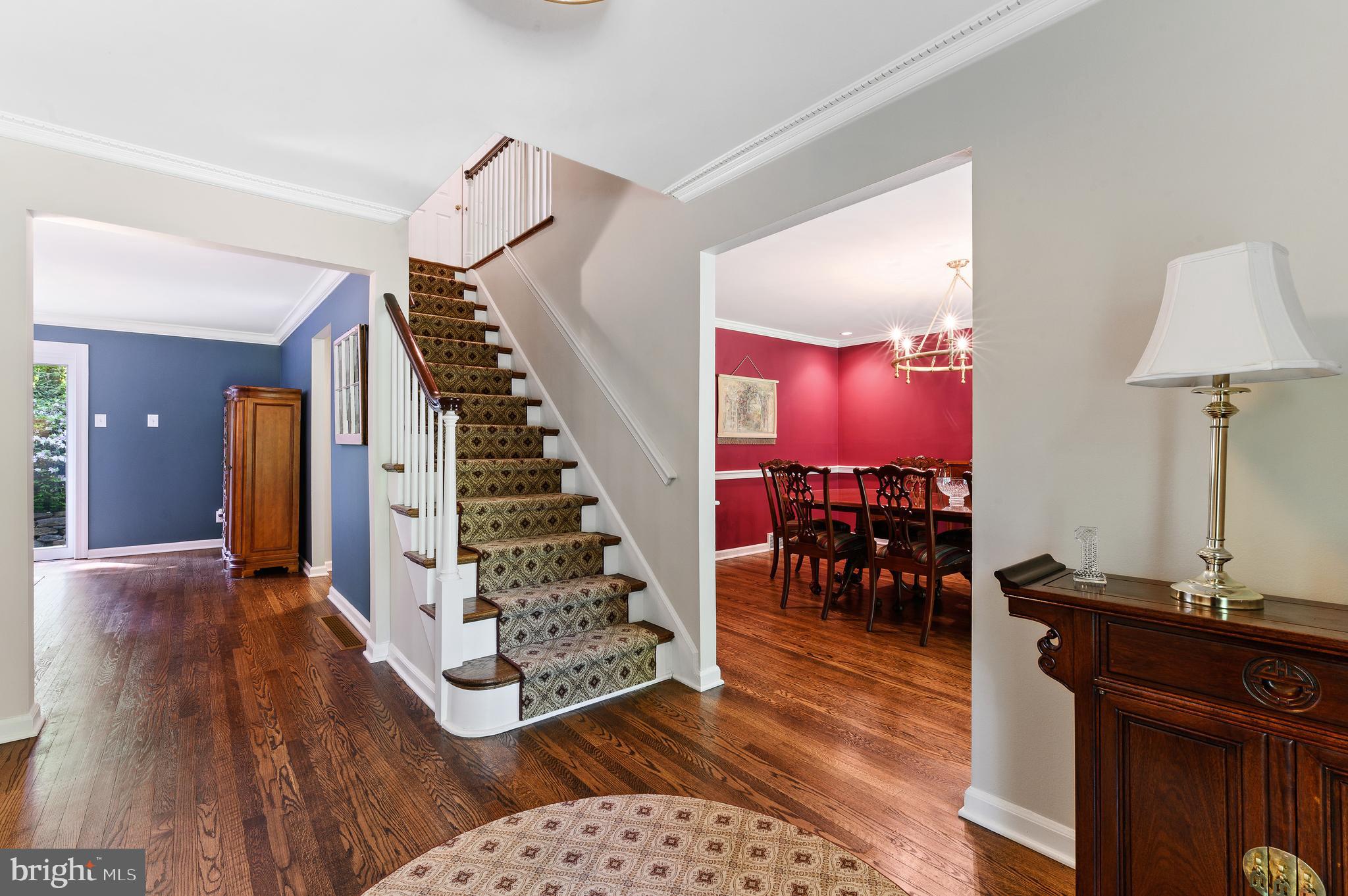 509 Oak Grove Lane Wayne, PA 19087 - Photo 4 of 40 Welcoming Foyer