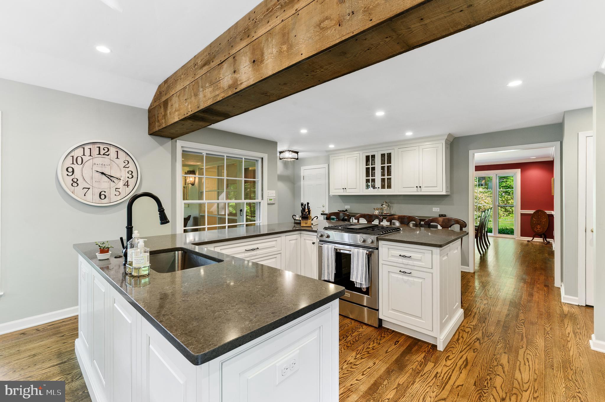 509 Oak Grove Lane Wayne, PA 19087 - Photo 10 of 40 Butler's Pantry w Walnut Counters
