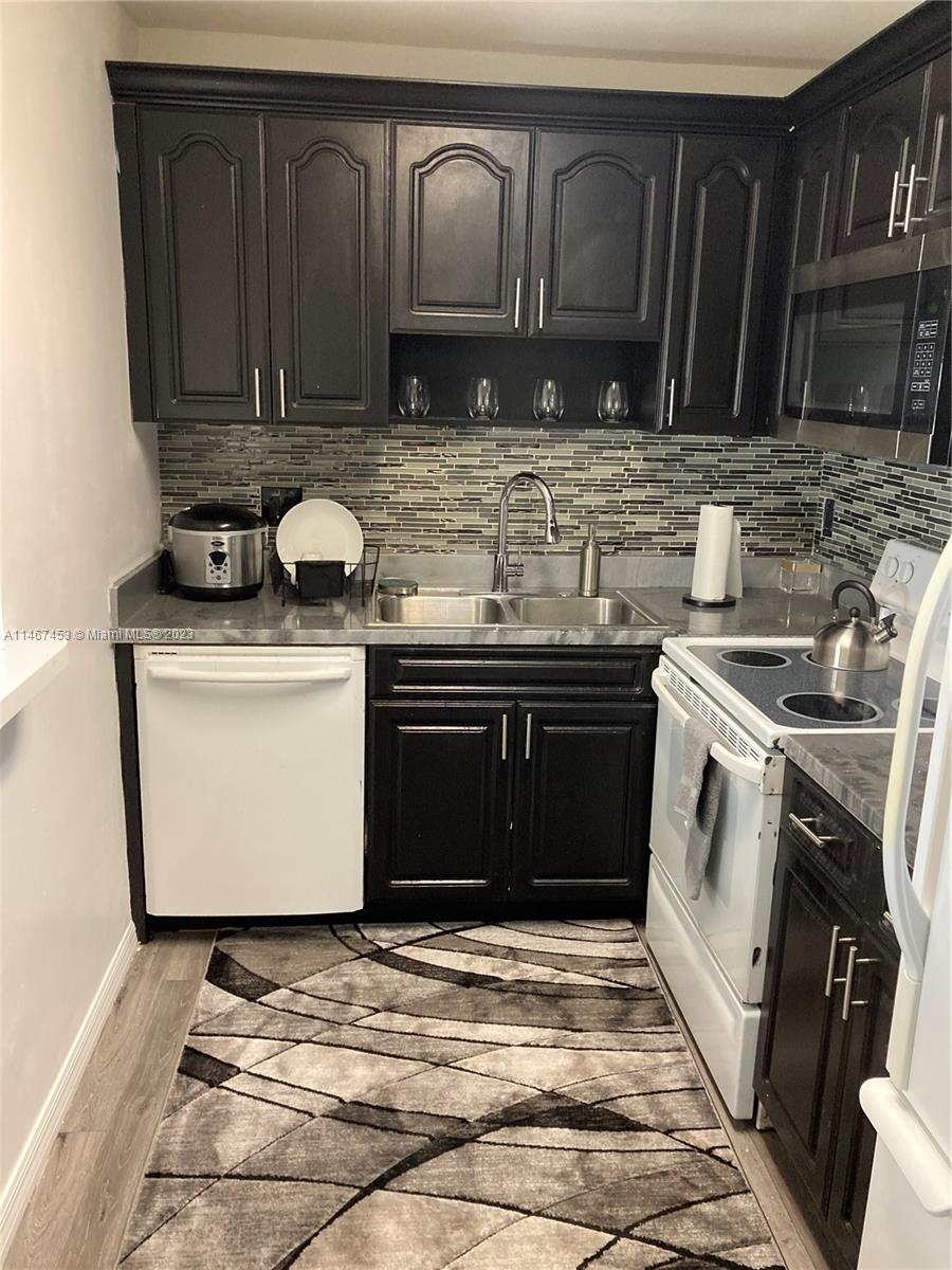 4174 Inverrary Drive, Unit 909 Lauderhill, FL 33319 - Photo 2 of 15