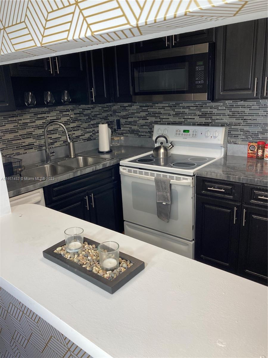 4174 Inverrary Drive, Unit 909 Lauderhill, FL 33319 - Photo 3 of 15
