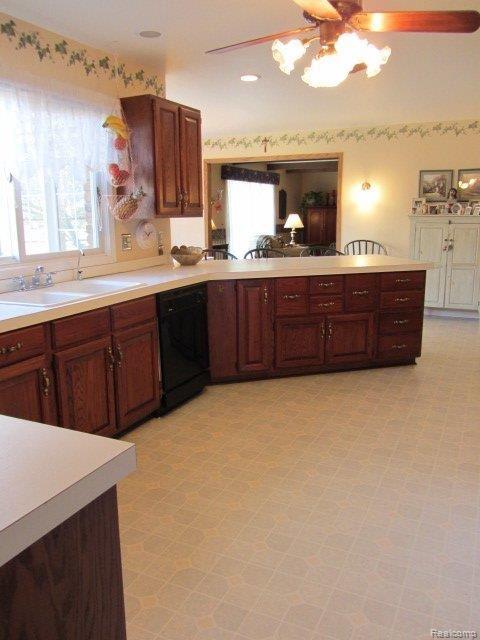 5395 Rochester Road Leonard, MI 48367 - Photo 9 of 25 IMG_0351.JPG