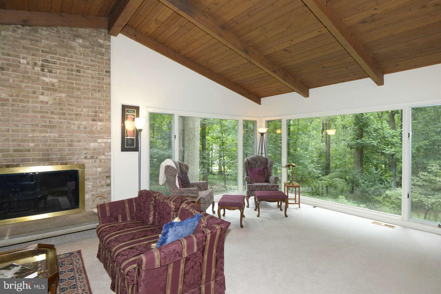 17935 Pond Road Ashton, MD 20861 - Photo 9 of 30 Living Room