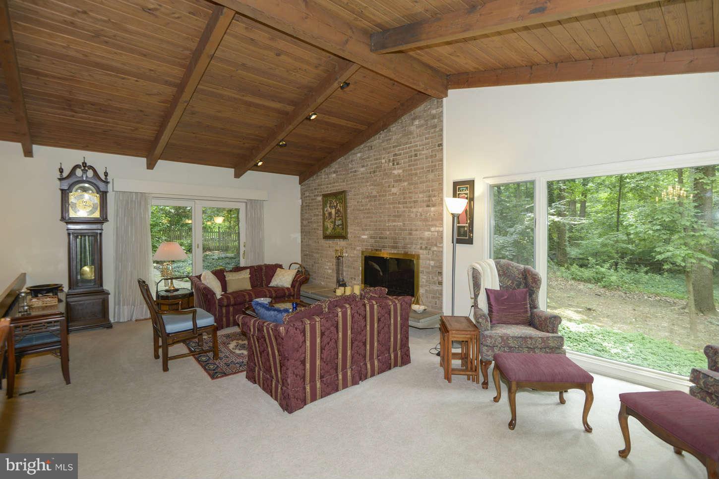 17935 Pond Road Ashton, MD 20861 - Photo 10 of 30 Living Room