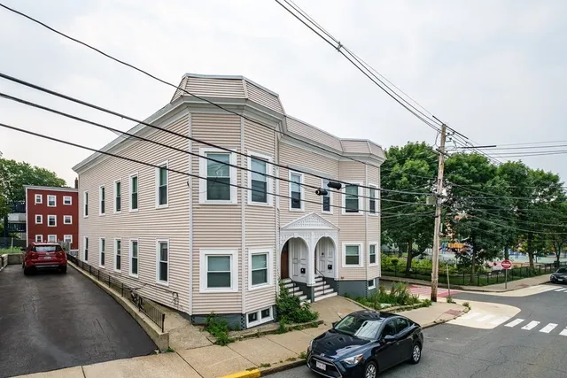 $3,600 | 112-118 Glen Street, Unit 116, Somerville, MA 02145