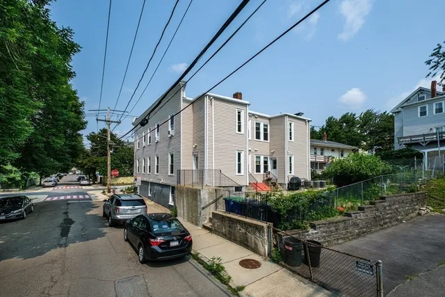 $3,600 | 112-118 Glen Street, Unit 116, Somerville, MA 02145