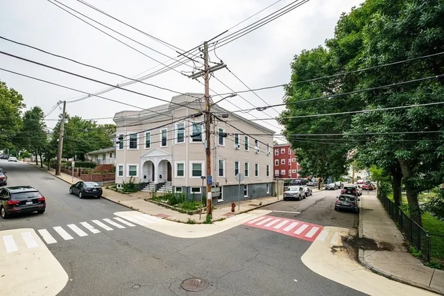 $3,600 | 112-118 Glen Street, Unit 116, Somerville, MA 02145