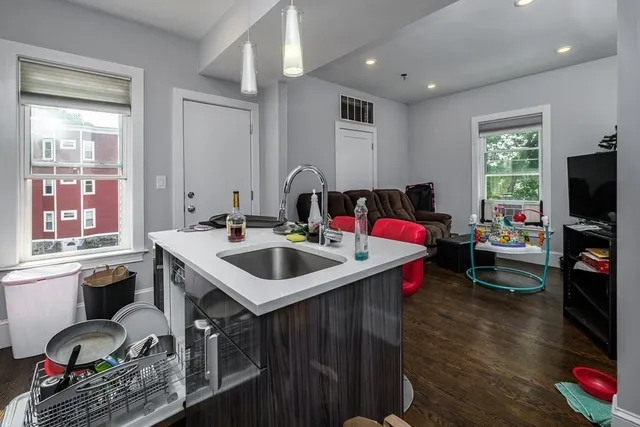 $3,600 | 112-118 Glen Street, Unit 116, Somerville, MA 02145