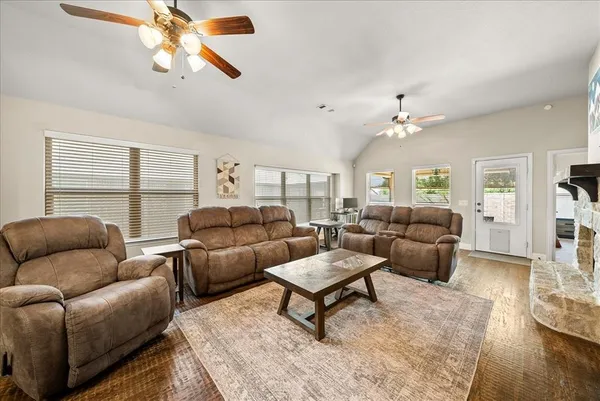 $379,900 | 5009 Spruce Street, Krum, TX 76249