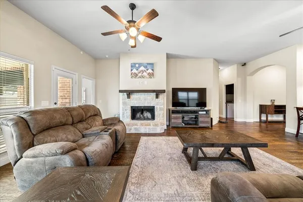 $379,900 | 5009 Spruce Street, Krum, TX 76249