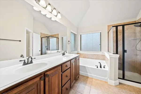 $379,900 | 5009 Spruce Street, Krum, TX 76249