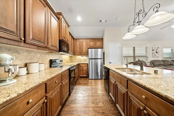 $379,900 | 5009 Spruce Street, Krum, TX 76249