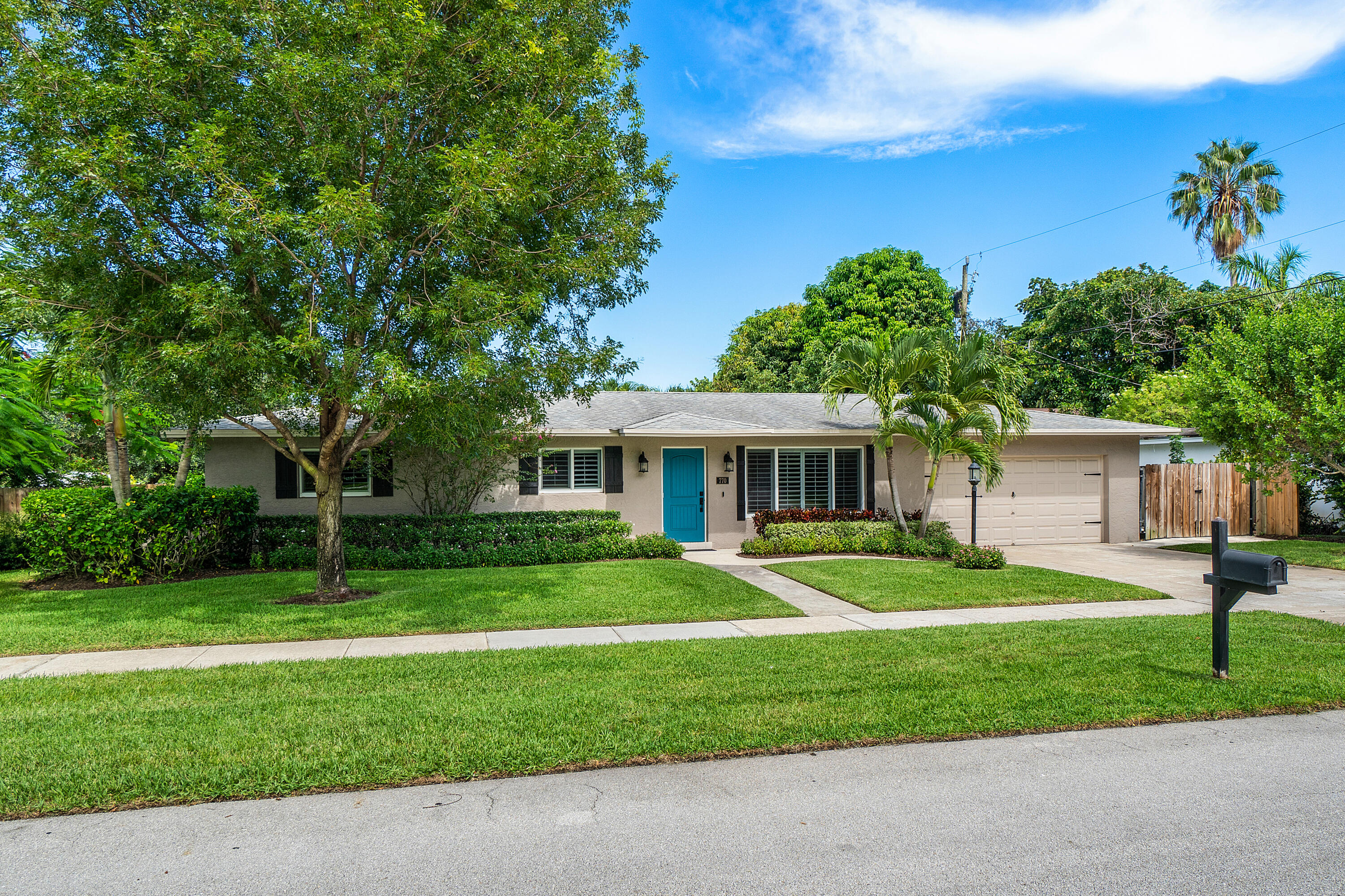 770 Northwest 3rd Avenue Boca Raton, FL 33432 - Photo 2 of 32 003-770Northwest3rdAvenue-BocaRaton-FL-3
