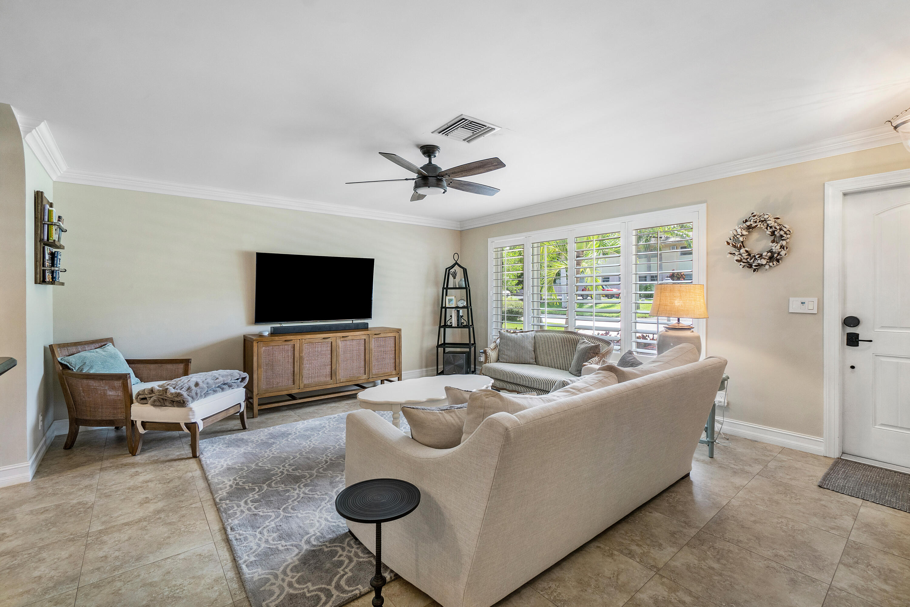 770 Northwest 3rd Avenue Boca Raton, FL 33432 - Photo 4 of 32 005-770Northwest3rdAvenue-BocaRaton-FL-3