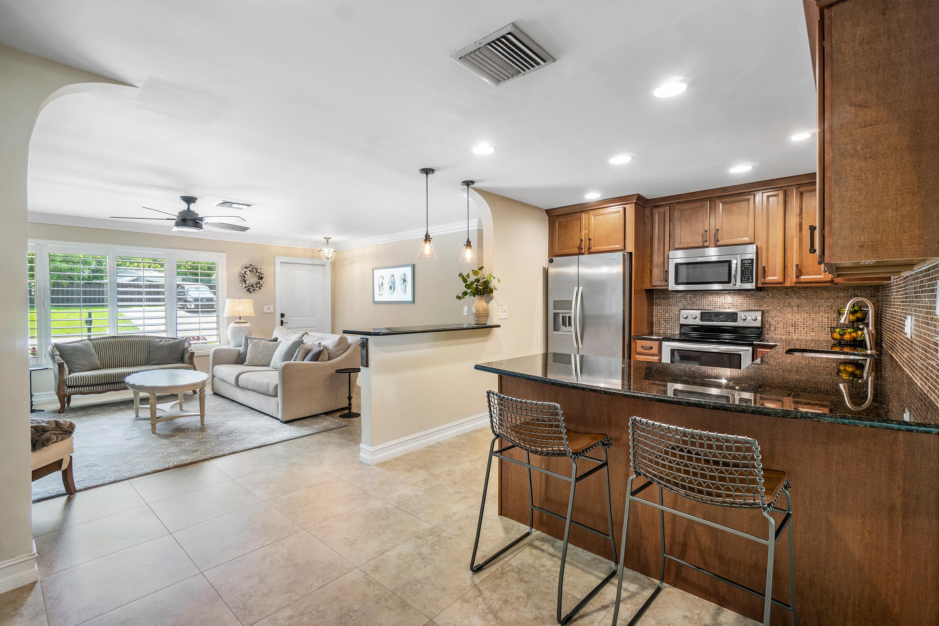 770 Northwest 3rd Avenue Boca Raton, FL 33432 - Photo 9 of 32 015-770Northwest3rdAvenue-BocaRaton-FL-3