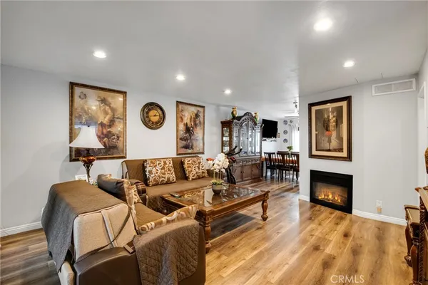 $750,000 | 9562 VÃa Bernardo, Burbank, CA 91504