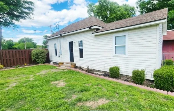 $279,900 | 300 East McKay Street, Frontenac, KS 66763