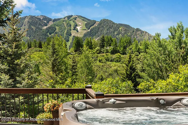 a view of a two tub in the mountain