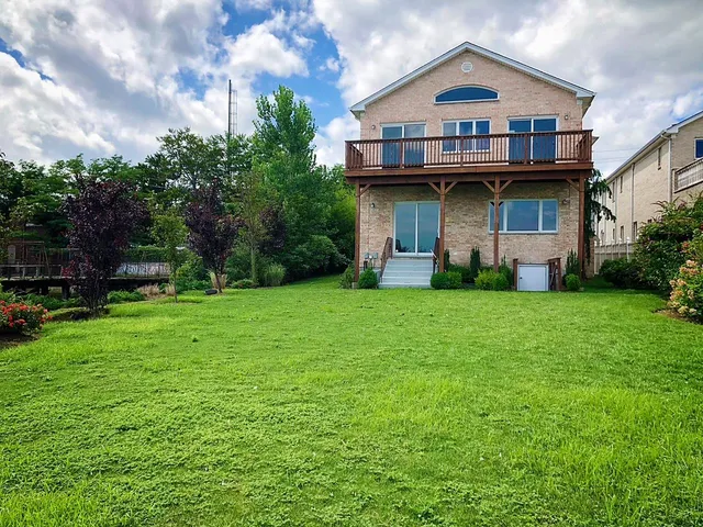 $2,100,000 | 150-129 Powells Cove Boulevard | Whitestone