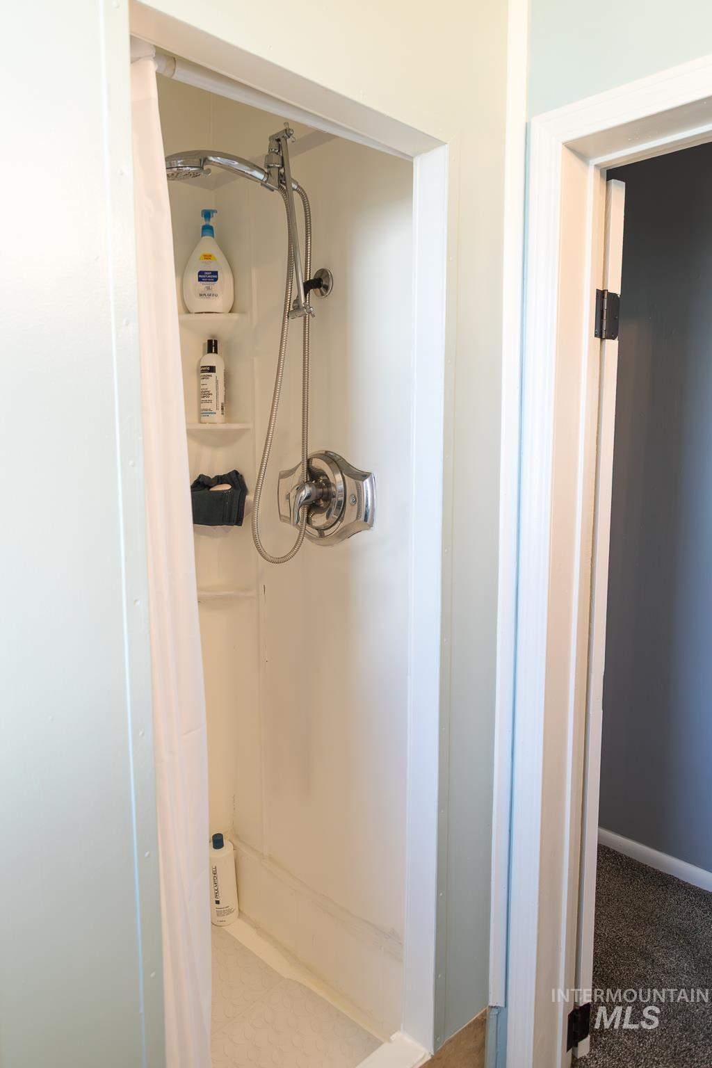 211 Northeast 3rd Avenue Ontario, OR 97914 - Photo 19 of 40 Full bath with a shower stall
