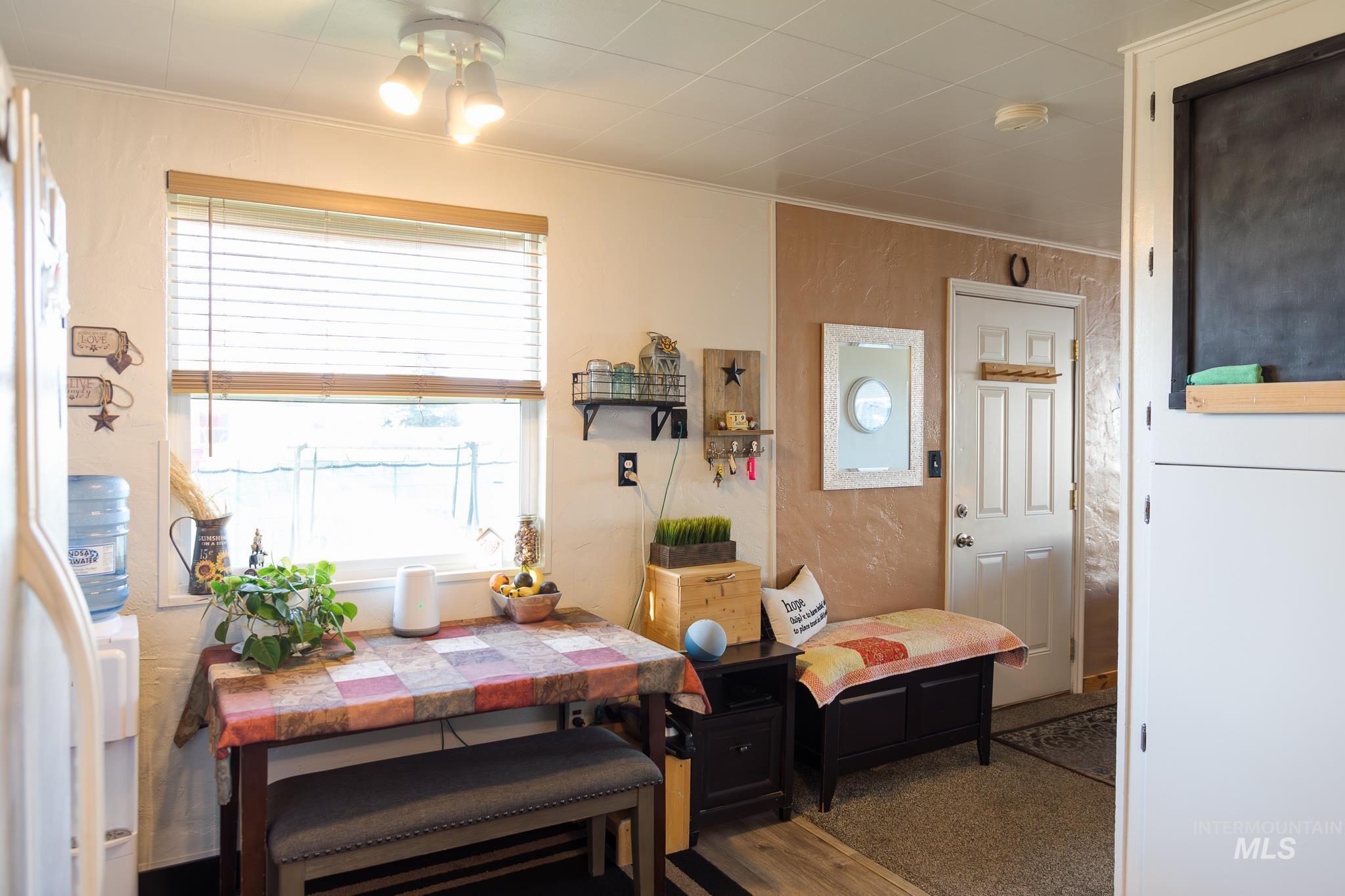 211 Northeast 3rd Avenue Ontario, OR 97914 - Photo 24 of 40 Dining space with crown molding