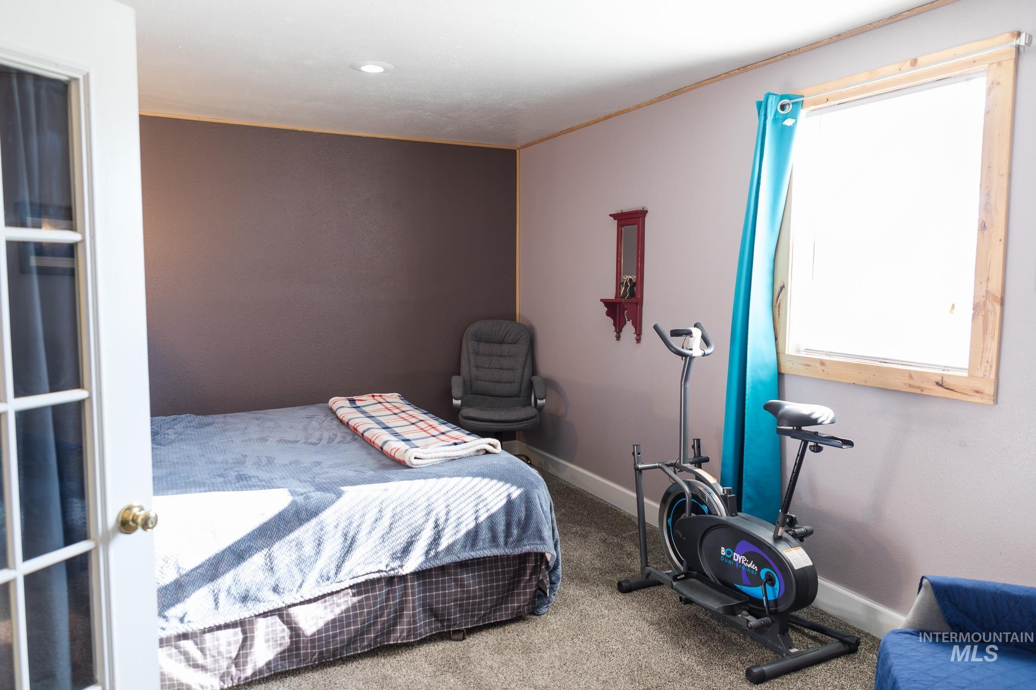 211 Northeast 3rd Avenue Ontario, OR 97914 - Photo 31 of 40 Bedroom with baseboards and carpet