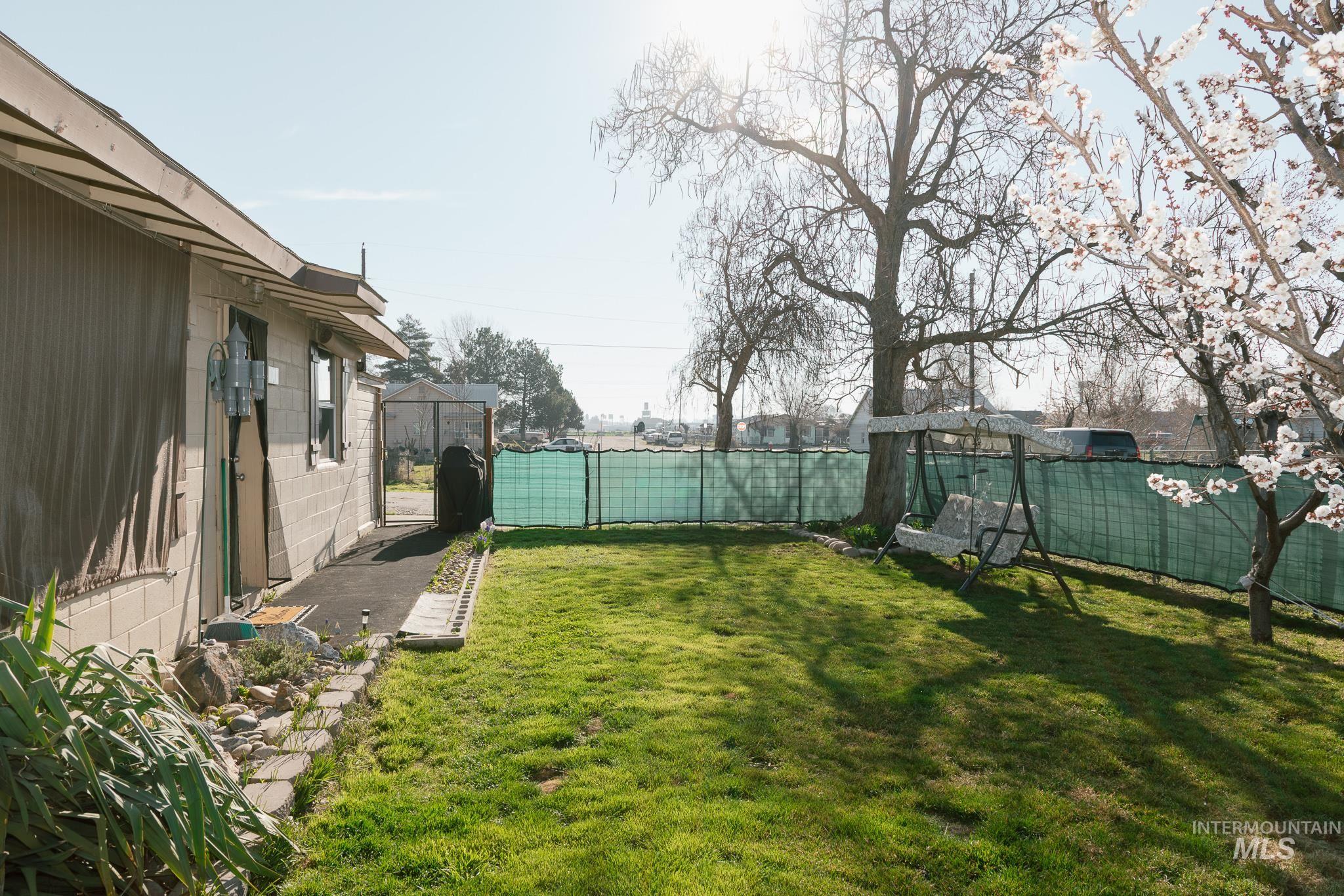 211 Northeast 3rd Avenue Ontario, OR 97914 - Photo 33 of 40 View of fenced backyard