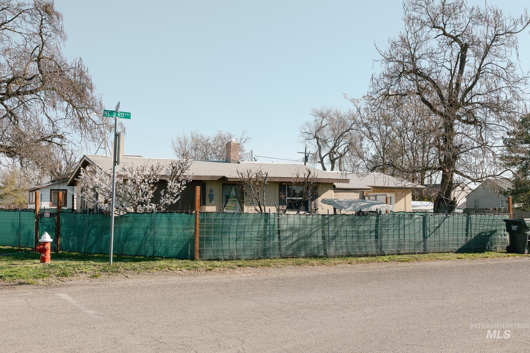 211 Northeast 3rd Avenue Ontario, OR 97914 - Photo 37 of 40 Single story home with a fenced front yard and a chimney