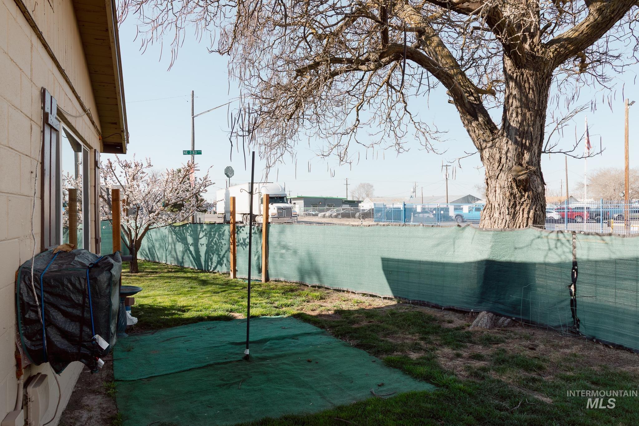 211 Northeast 3rd Avenue Ontario, OR 97914 - Photo 38 of 40 View of fenced backyard