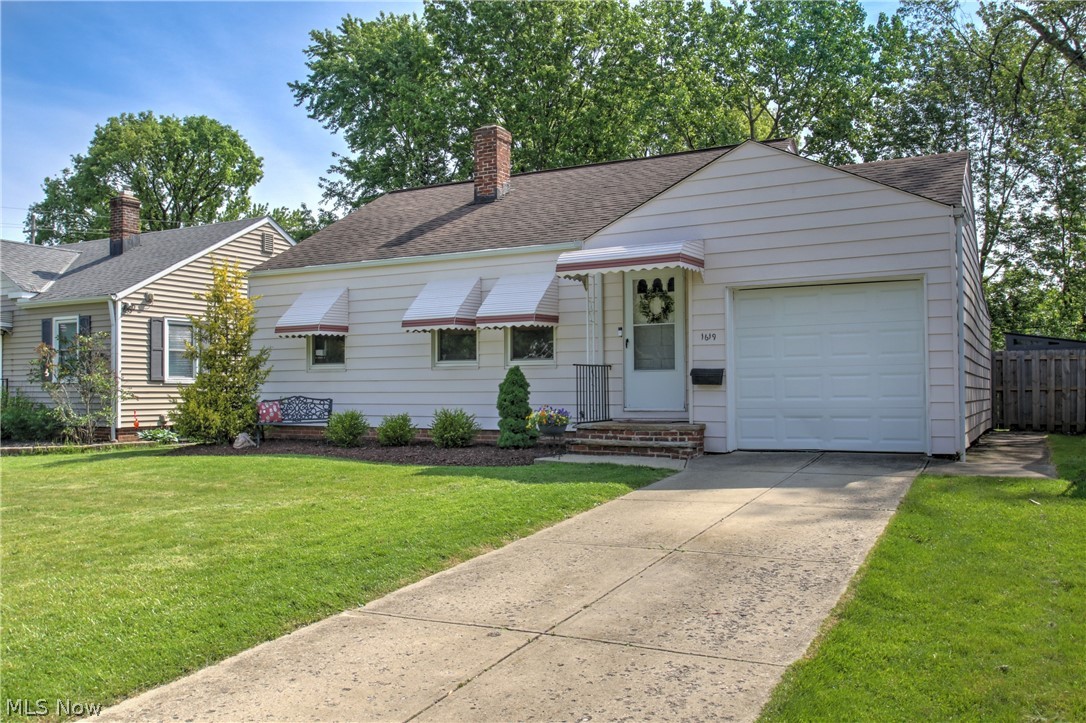 1619 Overbrook Road Cleveland, OH 44124 - Photo 2 of 50