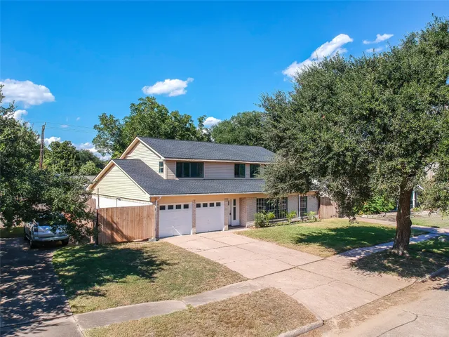 $2,900 | 9110 Vickijohn Drive, Houston, TX 77031