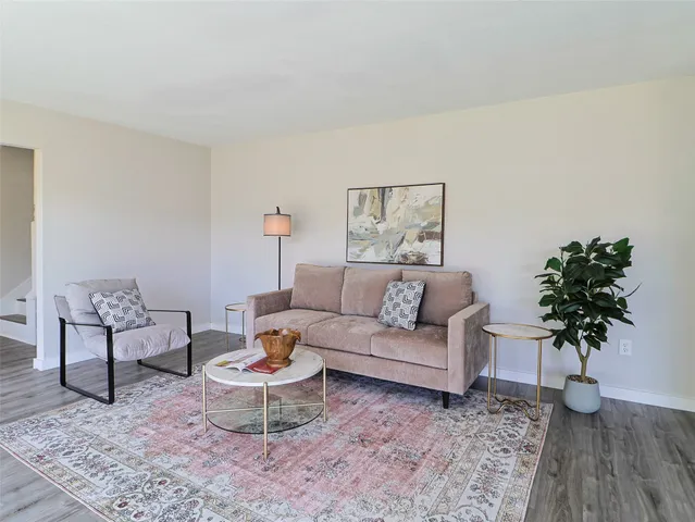 $2,900 | 9110 Vickijohn Drive, Houston, TX 77031