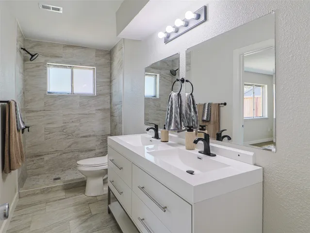 $2,900 | 9110 Vickijohn Drive, Houston, TX 77031