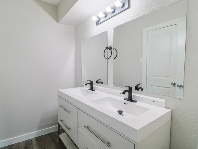 $2,900 | 9110 Vickijohn Drive, Houston, TX 77031