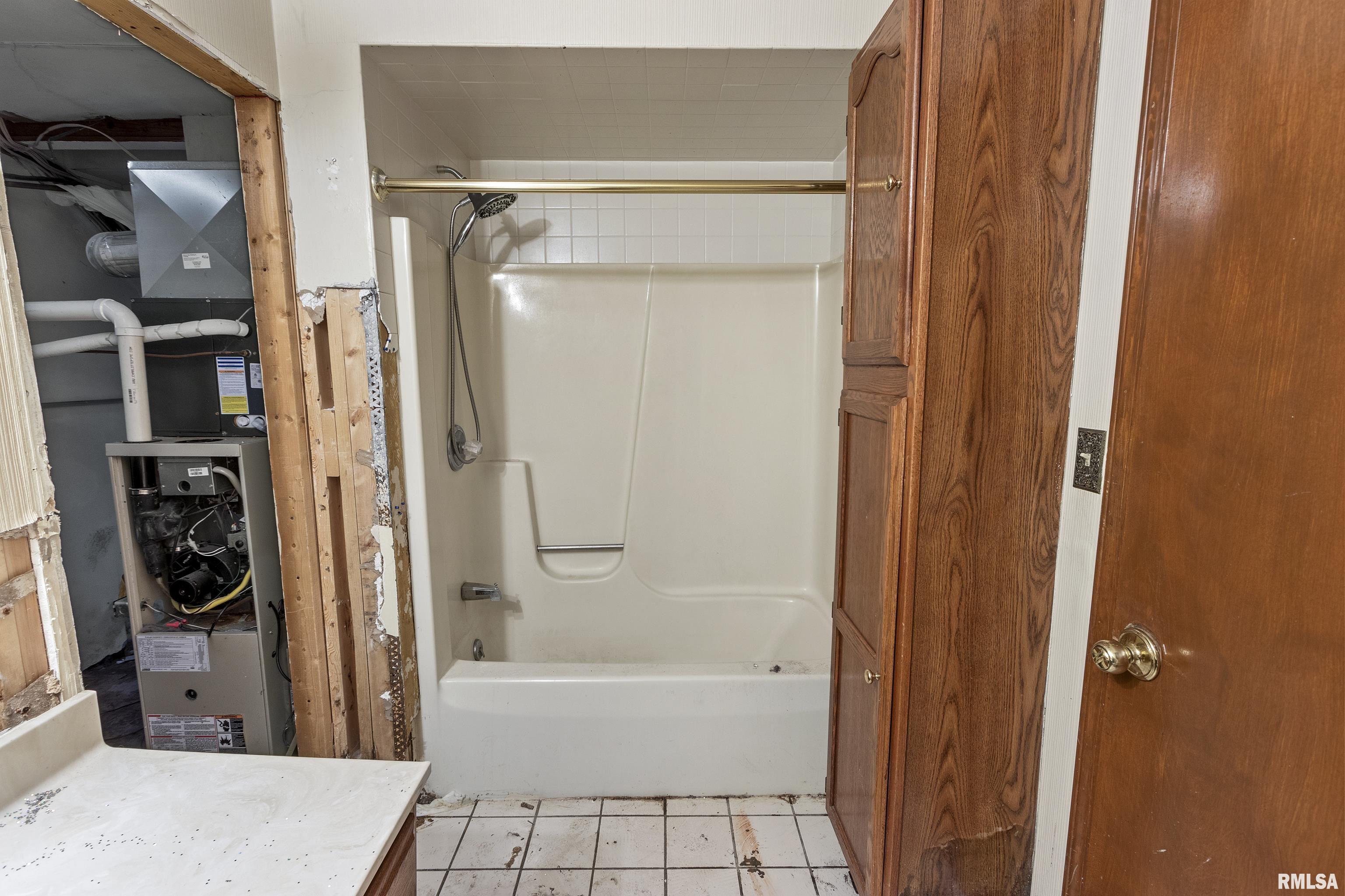 6307 North Sheridan Road Peoria, IL 61614 - Photo 11 of 44 Gallery Image 11