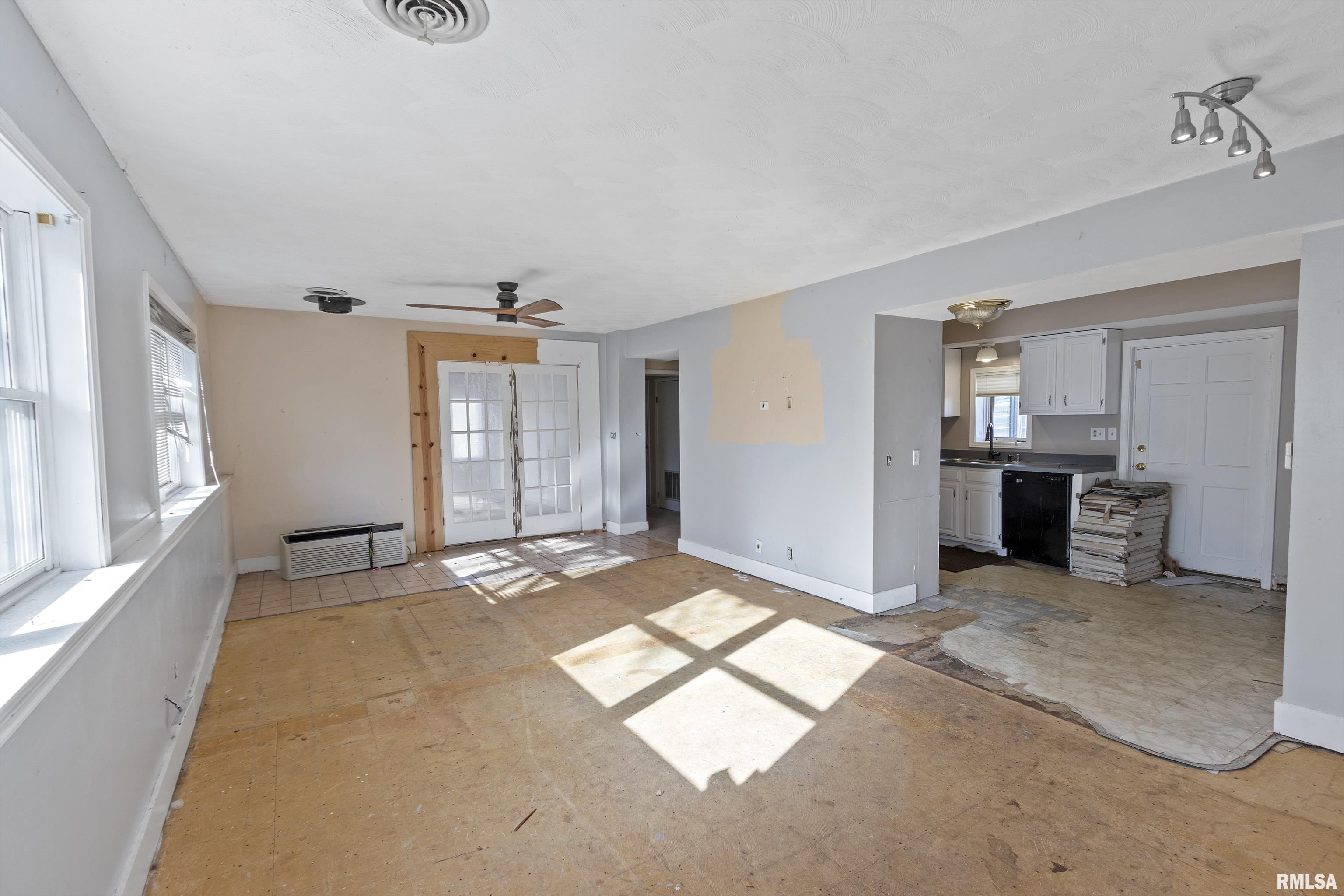 6307 North Sheridan Road Peoria, IL 61614 - Photo 12 of 44 Gallery Image 12