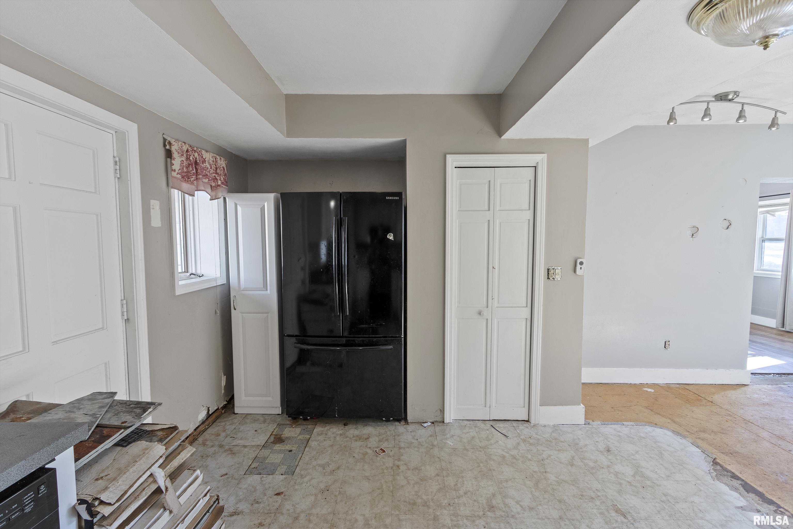 6307 North Sheridan Road Peoria, IL 61614 - Photo 15 of 44 Gallery Image 15