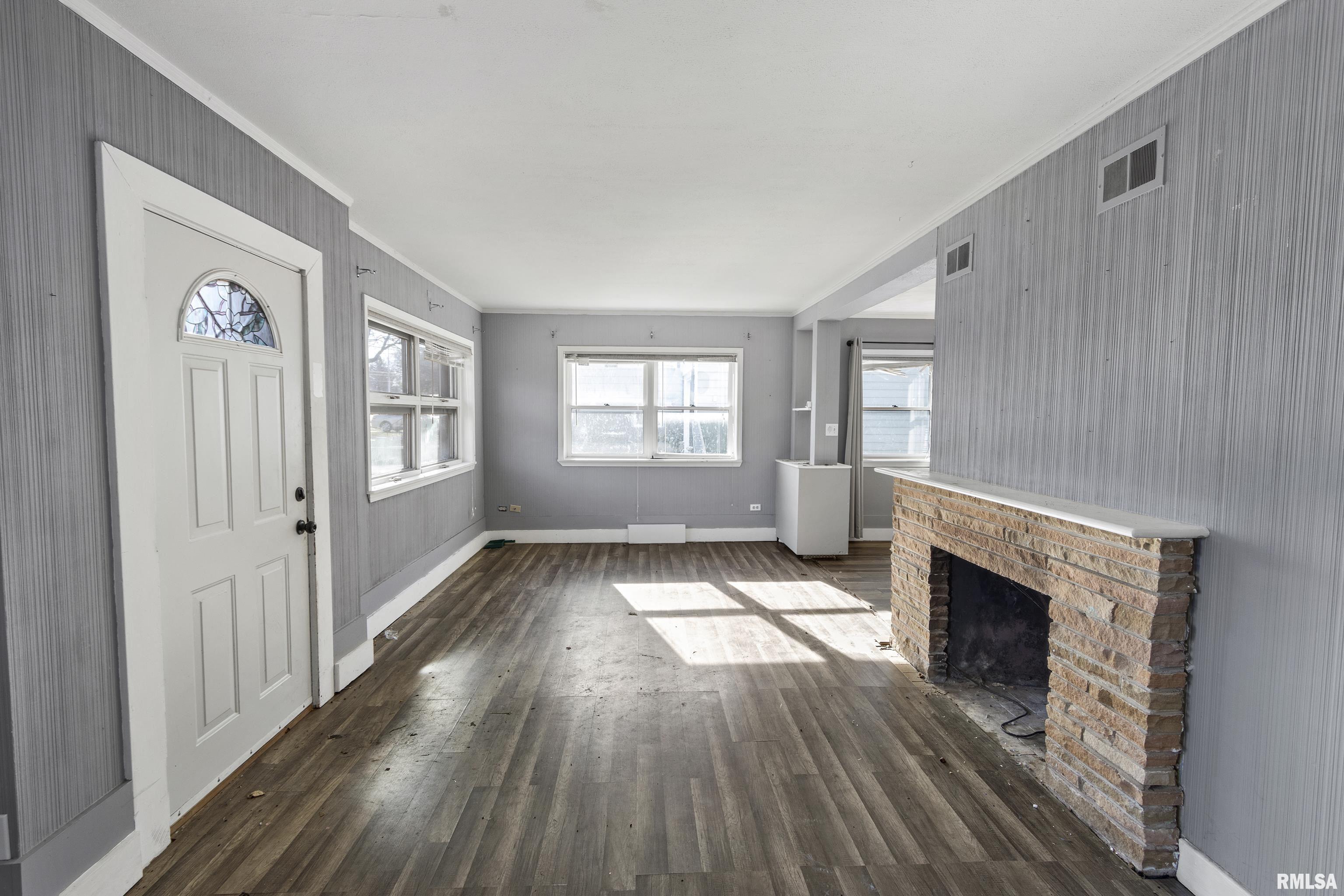 6307 North Sheridan Road Peoria, IL 61614 - Photo 3 of 44 Gallery Image 3