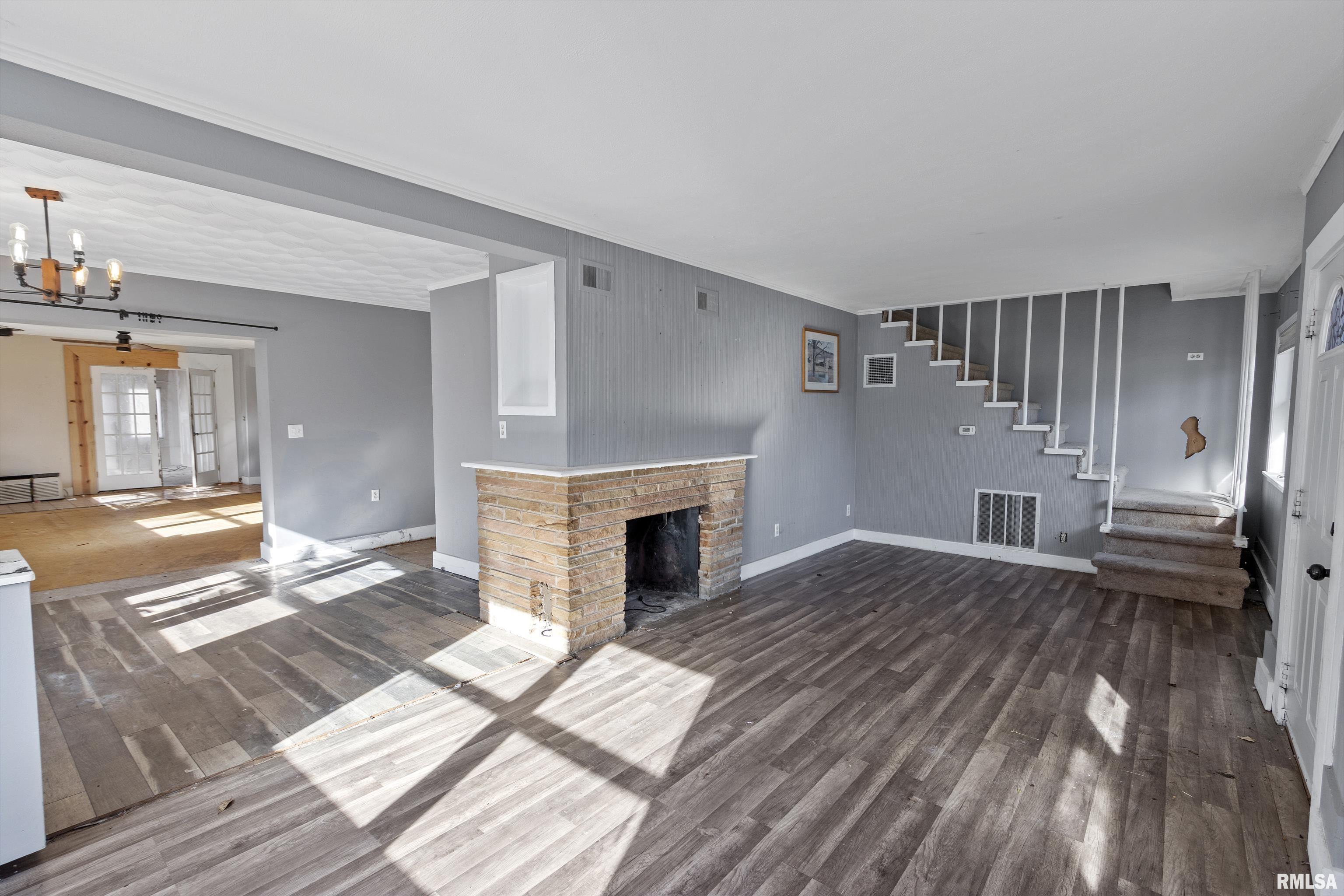 6307 North Sheridan Road Peoria, IL 61614 - Photo 4 of 44 Gallery Image 4