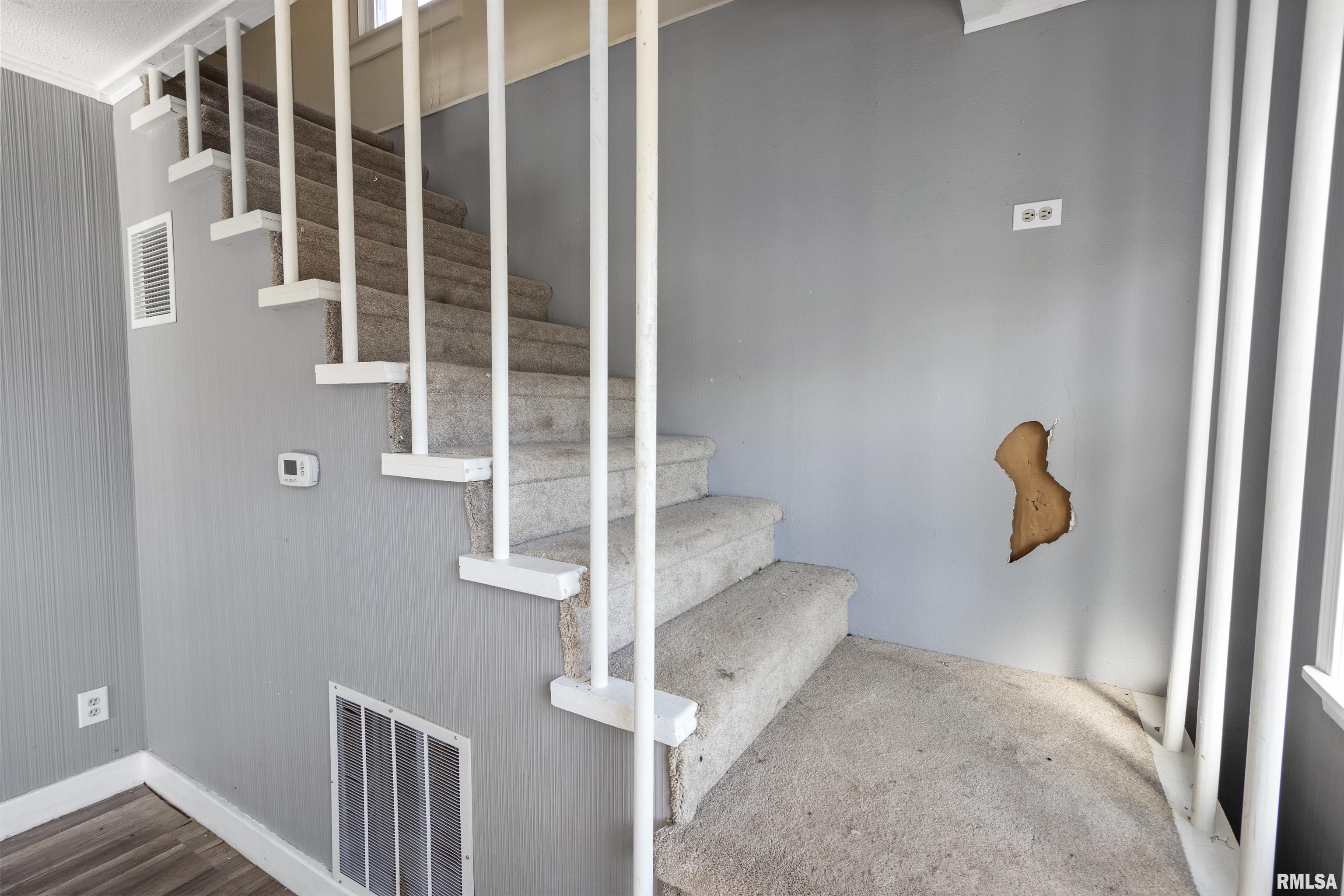 6307 North Sheridan Road Peoria, IL 61614 - Photo 5 of 44 Gallery Image 5