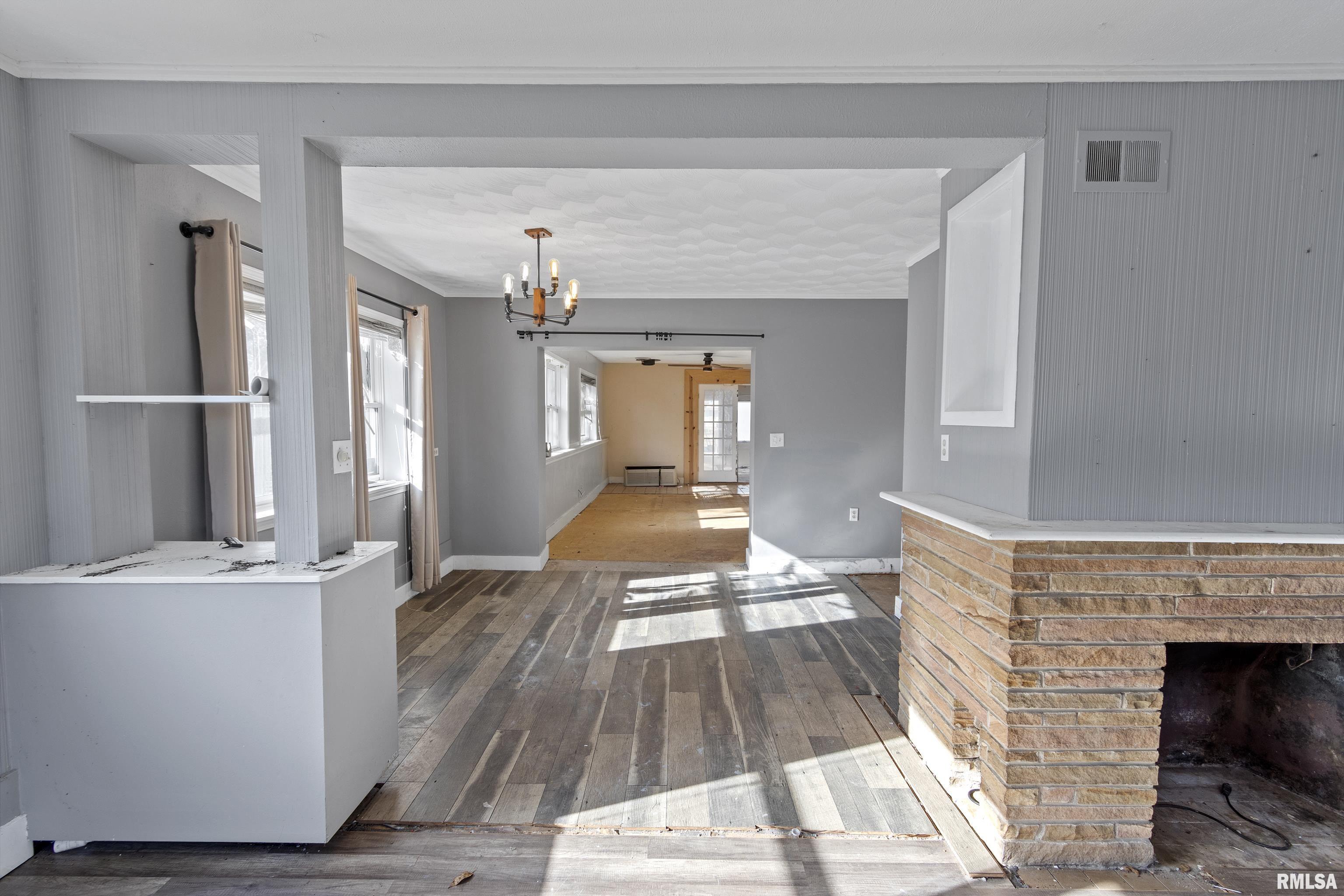 6307 North Sheridan Road Peoria, IL 61614 - Photo 8 of 44 Gallery Image 8