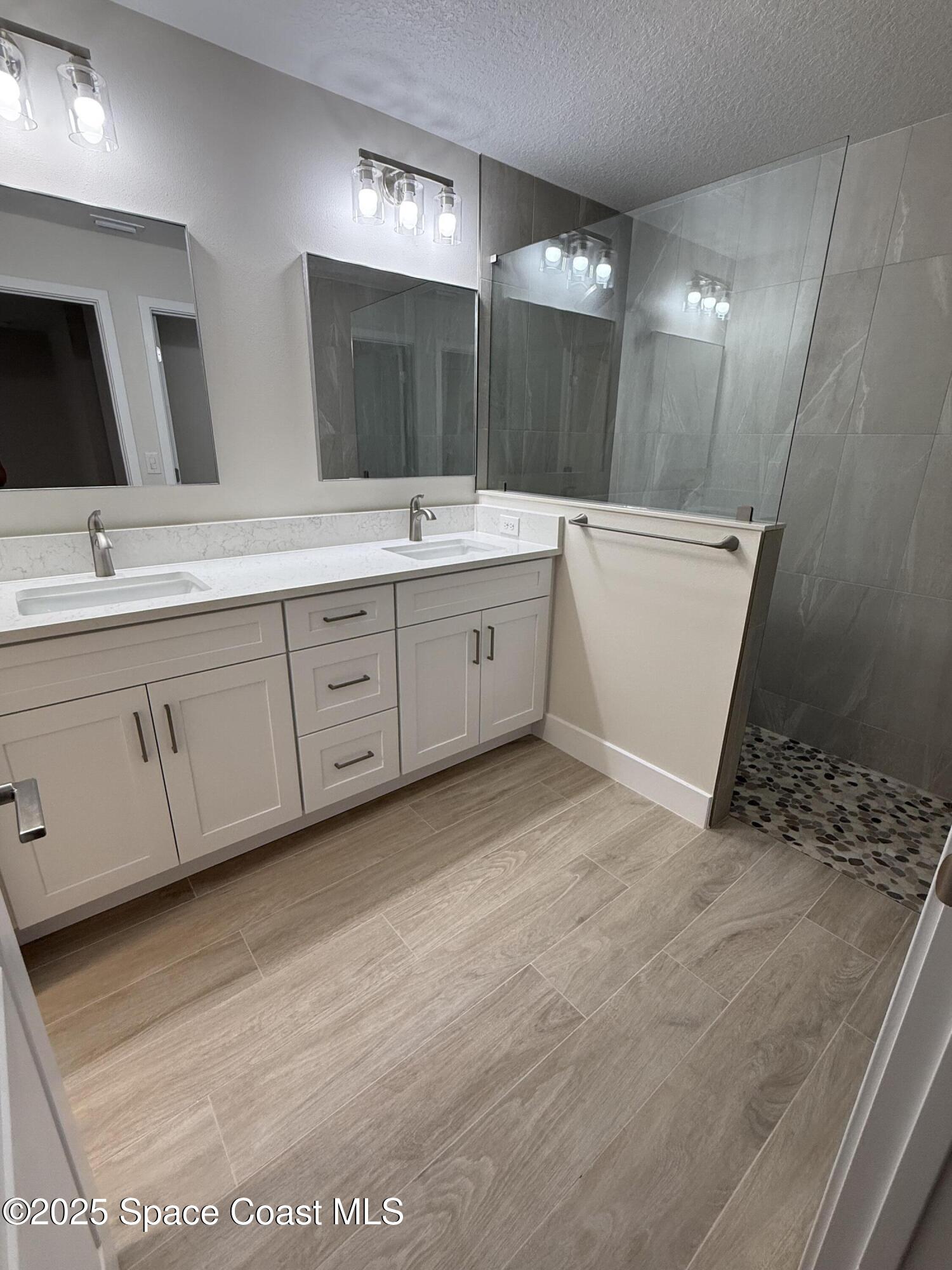 581 Toynbee Road Palm Bay, FL 32908 - Photo 14 of 25 master bath1