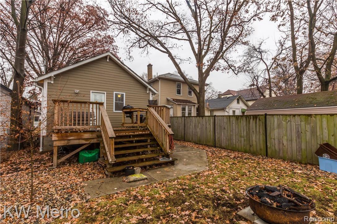 323 Stratford Road Ferndale, MI 48220 - Photo 23 of 25 323 Stratford St-24.jpg