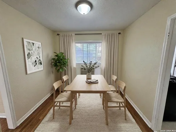 $999 | 355 Claremont Avenue, Unit F, San Antonio, TX 78209