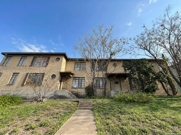 $999 | 355 Claremont Avenue, Unit F, San Antonio, TX 78209