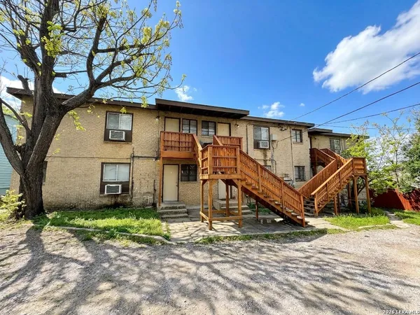 $999 | 355 Claremont Avenue, Unit F, San Antonio, TX 78209