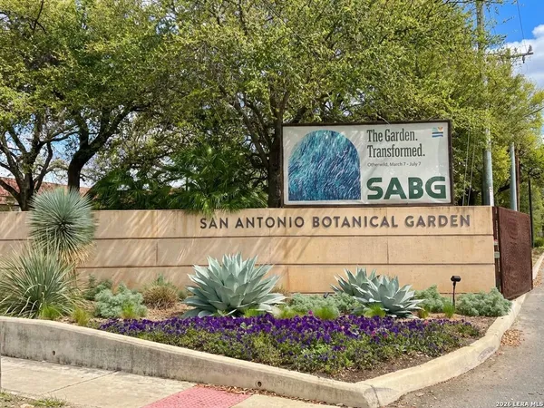 $999 | 355 Claremont Avenue, Unit F, San Antonio, TX 78209