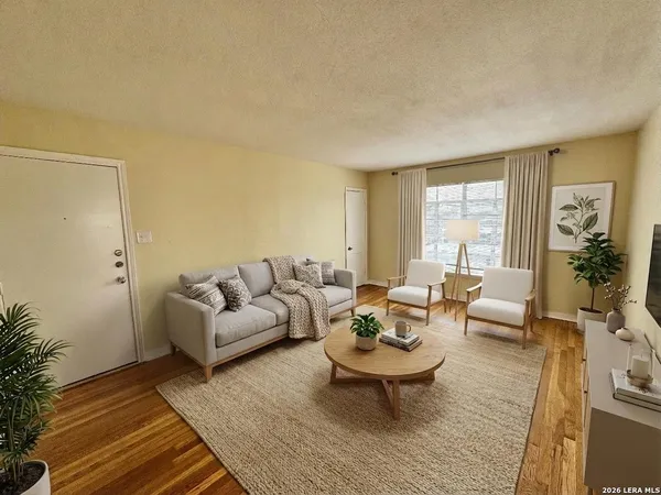 $999 | 355 Claremont Avenue, Unit F, San Antonio, TX 78209