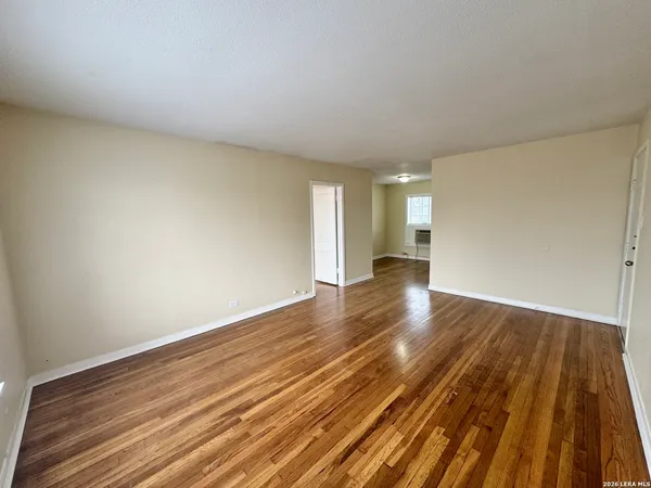 $999 | 355 Claremont Avenue, Unit F, San Antonio, TX 78209