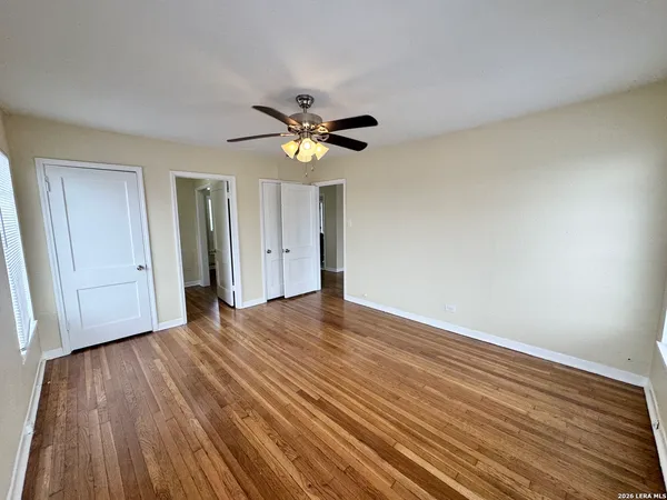 $999 | 355 Claremont Avenue, Unit F, San Antonio, TX 78209